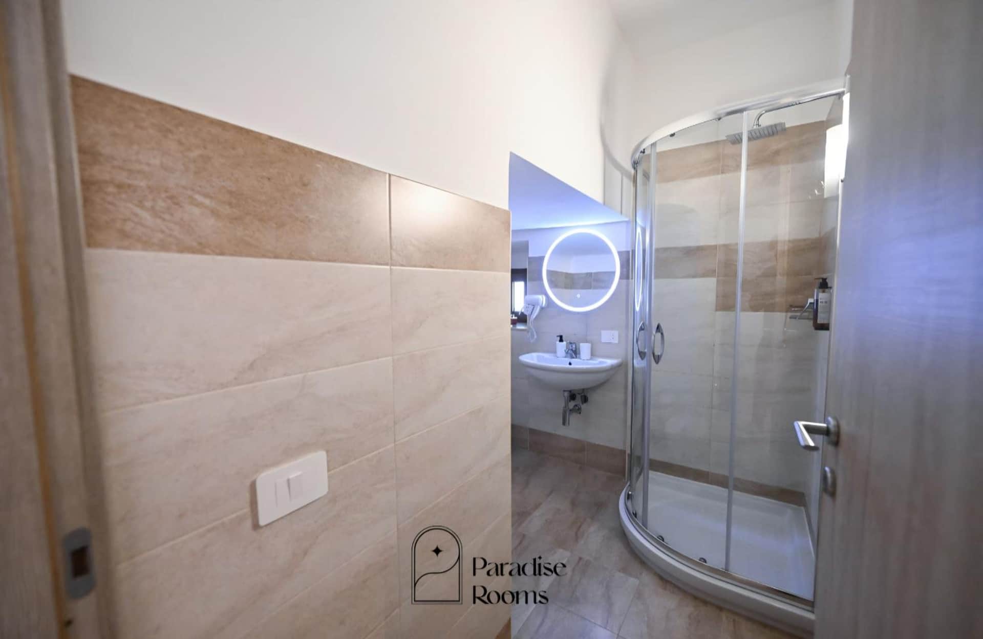 Hotel Paradise Rooms