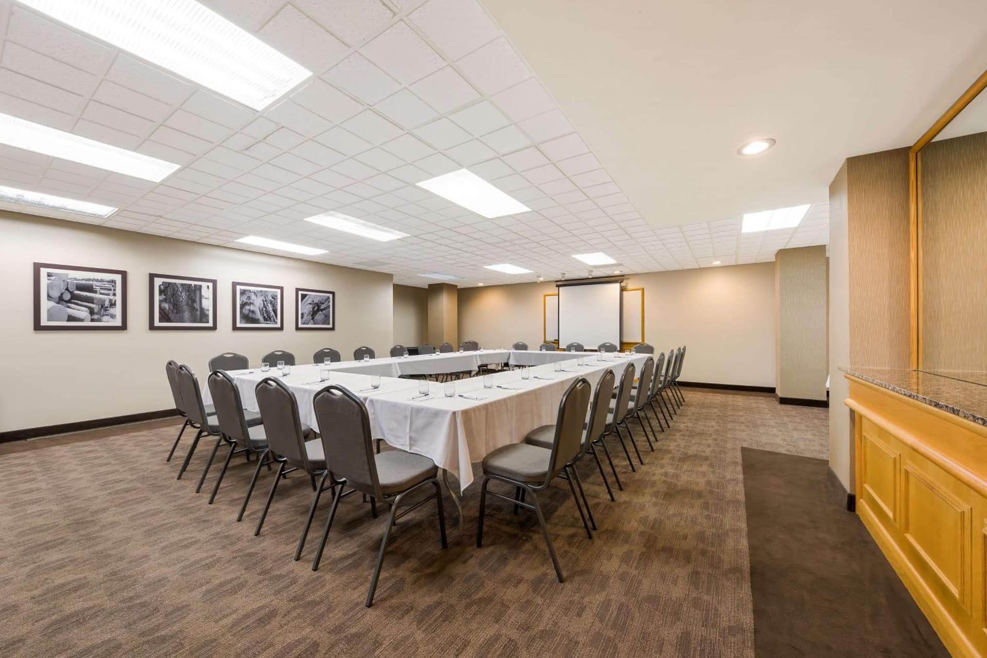Best Western VOYAGEUR PLACE HOTEL