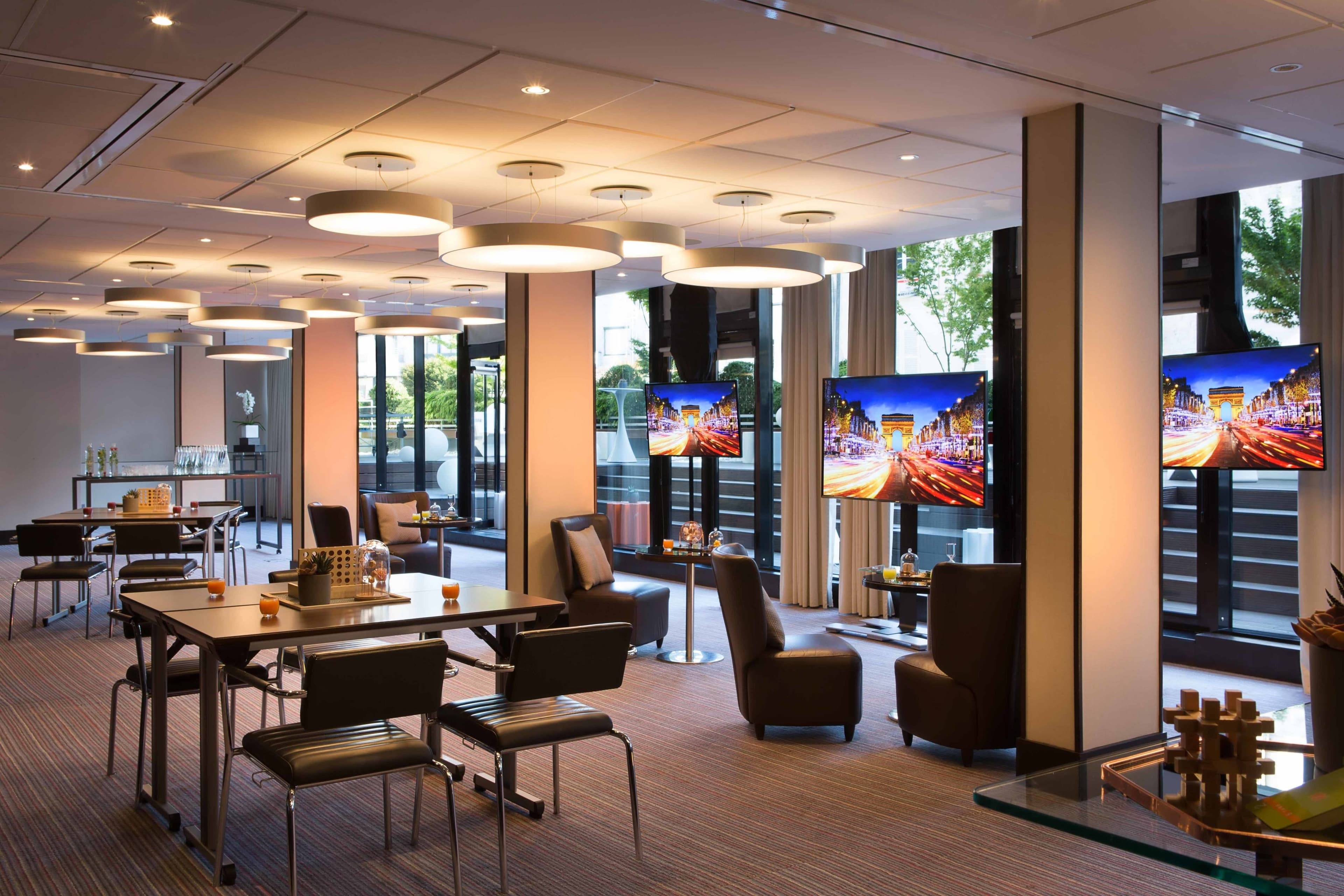 Renaissance Paris Arc De Triomphe