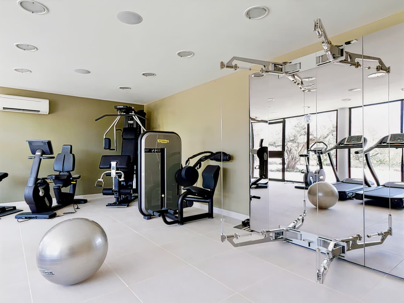 Mercure Brignoles Golf de Barbaroux and Spa