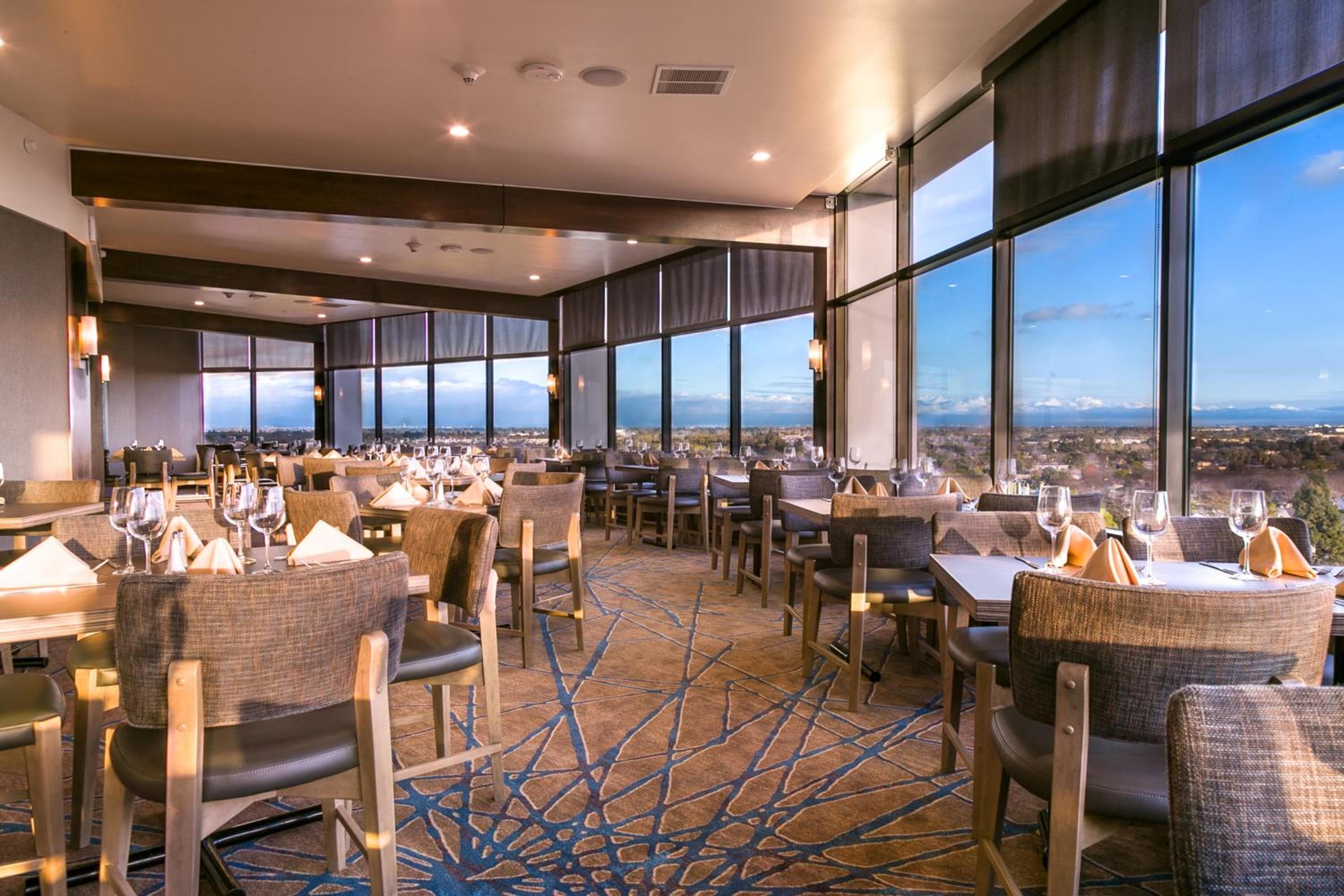 Holiday Inn Long Beach - Airport, an IHG Hotel